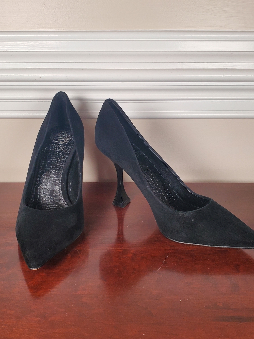 Vince Camuto - Kamerna Pointed Toe Suede Pump Sz. 7
